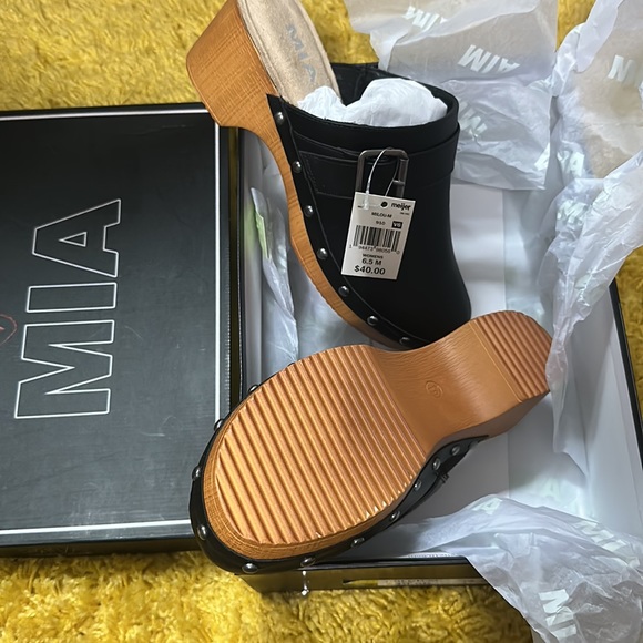 Women’s casual black clogs - Picture 2 of 7